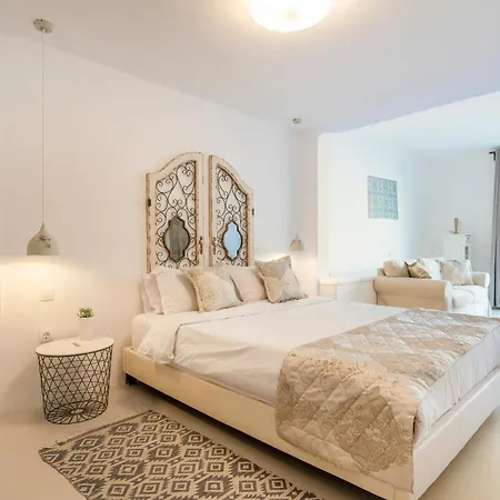 Villa Infinium Two, Sunset Views 10' From Mykonos Town! Agios Stefanos (Mykonos)
